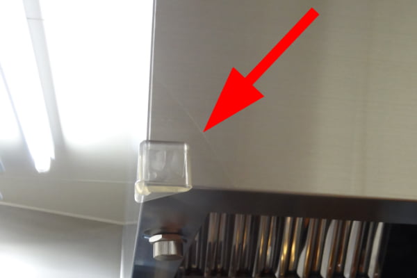 頭上・家具の角、柱にコーナーガードが付いているか