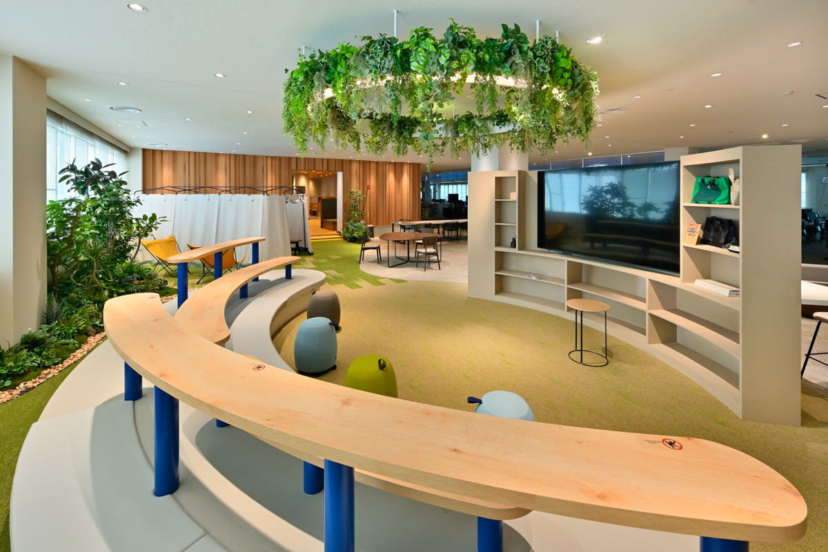 働く人を包むバイオフィリックオフィス