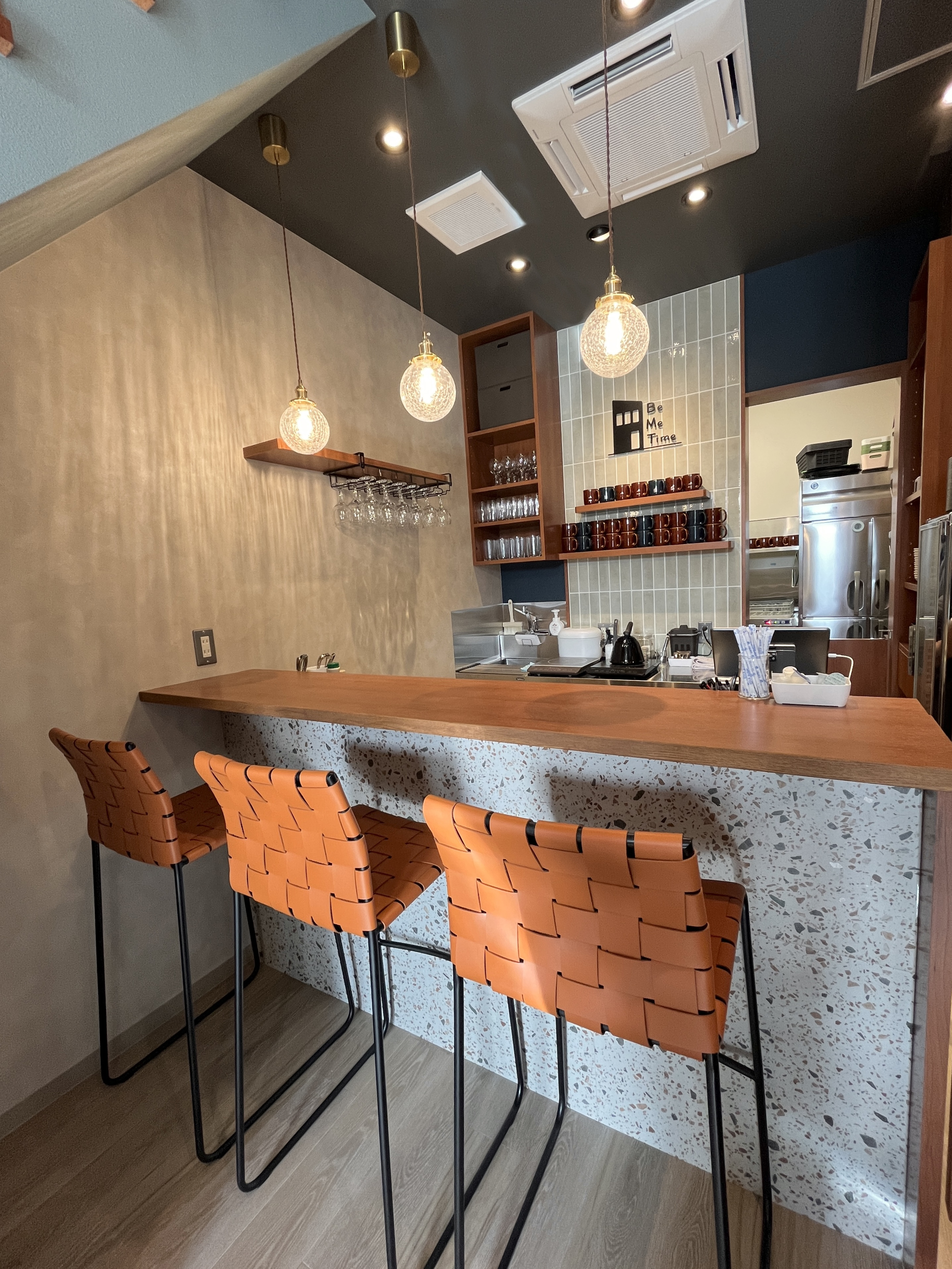 昼も夜も楽しめるCAFE＆SPORTS BAR　Be Me Time様